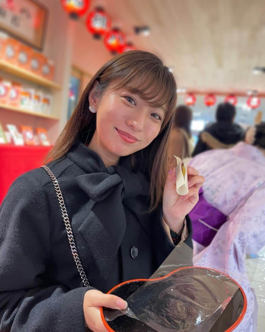 白戸ゆめのさんのインスタグラム写真 - (白戸ゆめのInstagram)「🏮 . 生八ツ橋ぱくり。 栗がごろごろ入ってました🌰✨ . 皮をフライパンで温めて食べるのも すごくおいしかったので 皆さんもやってみてください☺️ . #京都 #八ツ橋 #生八ツ橋 #清水寺」12月16日 19時33分 - yumeno.s_
