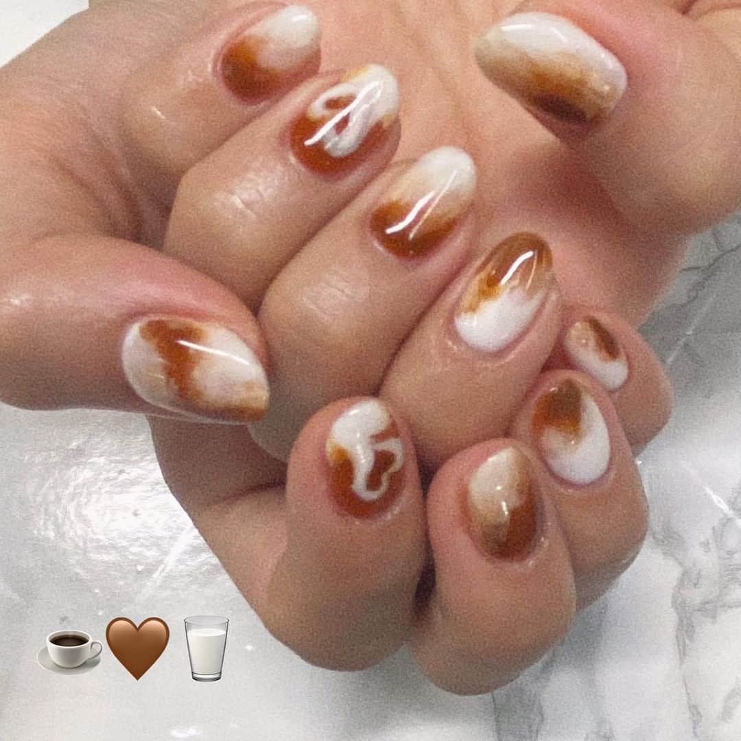 稲場愛香さんのインスタグラム写真 - (稲場愛香Instagram)「☕️🤍new nail ✩*.ﾟ ⁡ ⁡ ⁡ ⁡ #juicejuice #稲場愛香 #ネイル #nail  #悩みに悩んで #カフェラテネイル #ホット #カフェラテ  #ラテアート #ハート #入れてもらった  #ニュアンスネイル #もやもやネイル #ホワイトネイル  #ブラウンネイル #おいしそう 🤎」12月16日 19時56分 - manaka_inaba.official