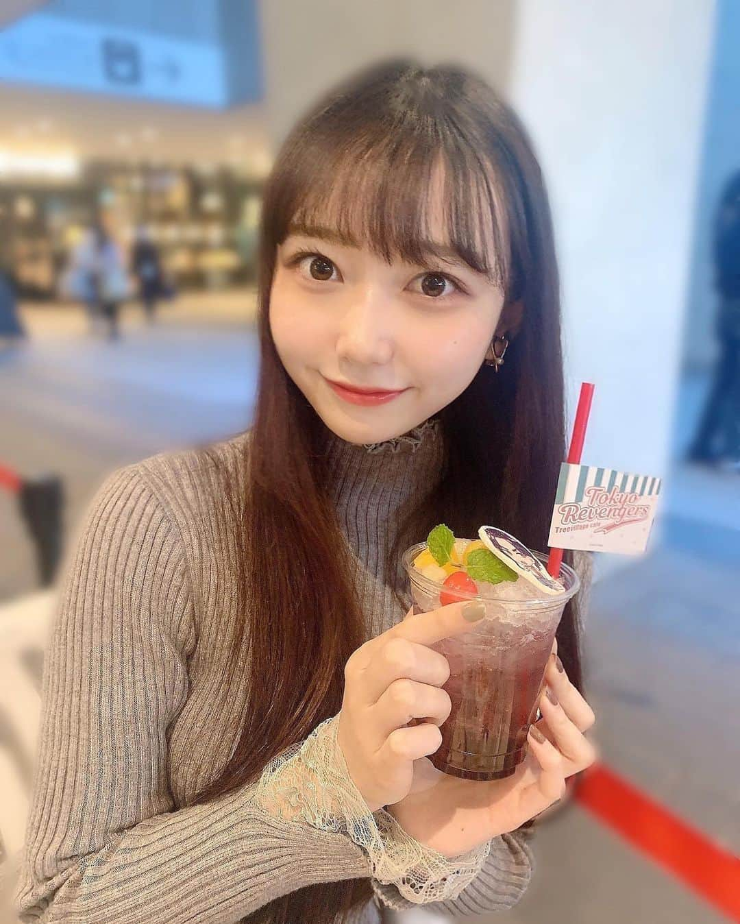 大盛真歩さんのインスタグラム写真 - (大盛真歩Instagram)「♡ ♡ ♡  少し前にめぐさんとヲタ活してきた〜🏴🏳️卍  東京卍リベンジャーズカフェ😚！ ばじふゆ尊い〜(;_;)‪‪❤︎‬  めちゃくちゃ可愛いめぐさんの写真もおすそ分け🥰   #東京卍リベンジャーズ  #東リべ  #カフェ  #東リべカフェ  #場地圭介  #松野千冬  #ばじふゆ  #ヲタ活  #推し  #推しが尊い  #推しのいる生活  #ヲタク  #推し活」12月16日 20時24分 - maho_usagi