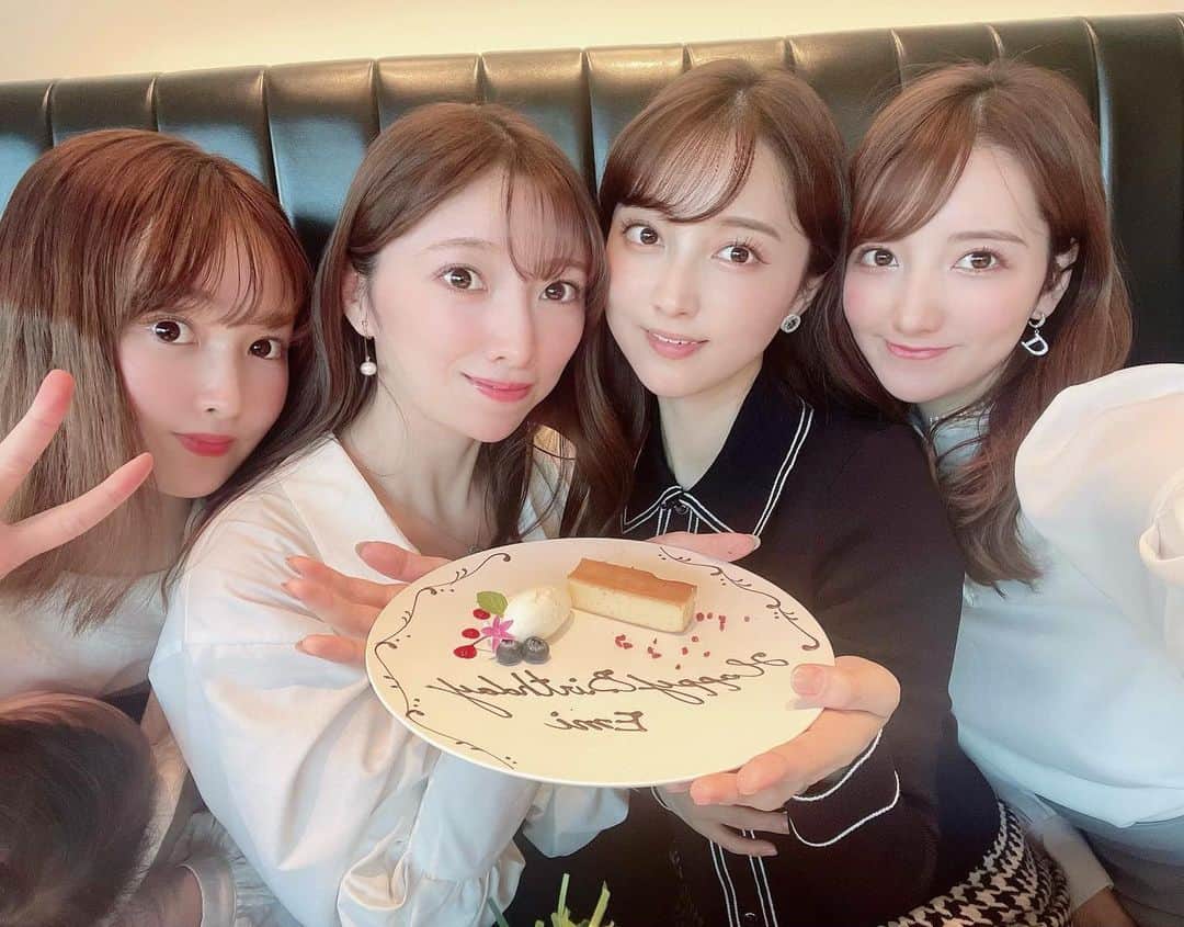 堀みづきさんのインスタグラム写真 - (堀みづきInstagram)「自慢の親友たちと…👯‍♀️  お誕生日おめでとう💕🎂🎉  皆で集まってお祝いできたのは 2年ぶりかなあ？🤔 やっぱり直接お祝いできるのは嬉しいね🧸🎁🤍  良い1年になりますように🕊𓈒 𓂂𓏸  #12月15日 #happybirthday #emi」12月16日 20時29分 - mizuki_027