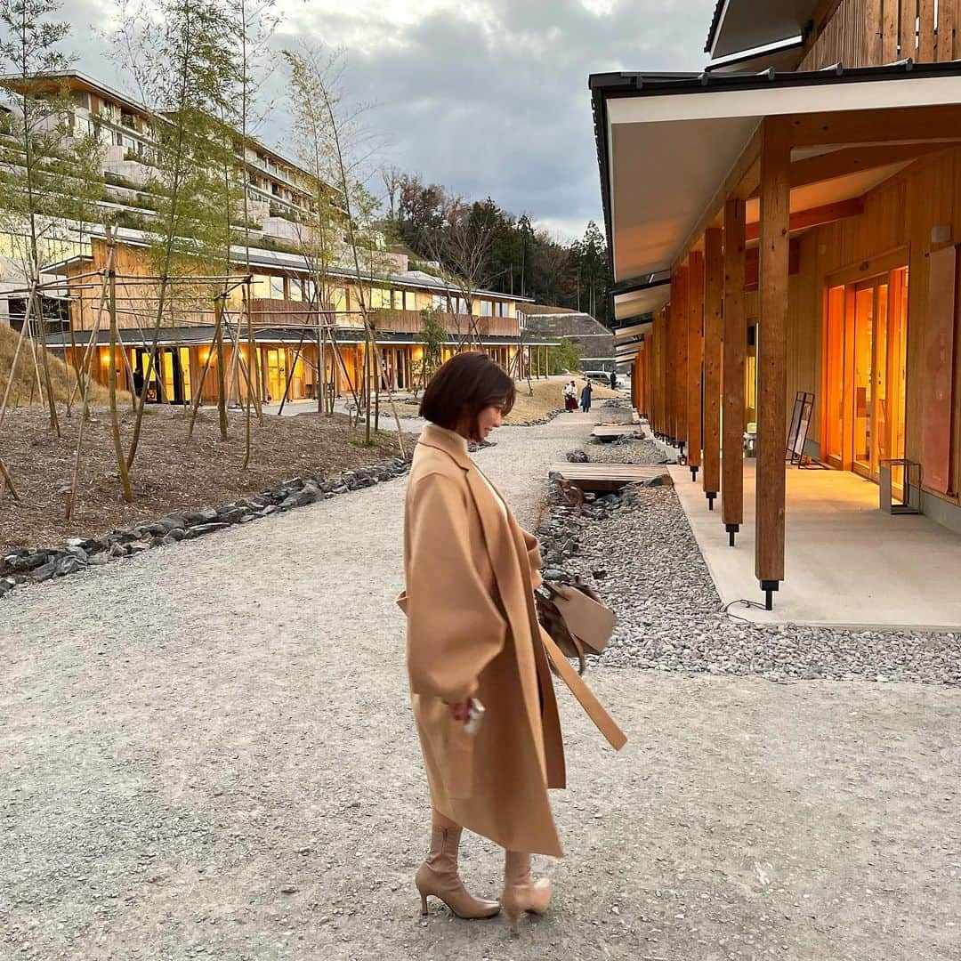 久松かおりさんのインスタグラム写真 - (久松かおりInstagram)「. はじめての三重県🎶💭 VISONの空間が良すぎて、、、🥺👏 また泊まりに行きたい〜！ . . #vison #三重 #観光 #宿 #散歩 #犬と泊まれる宿 #自然 #グルメ #followme」12月16日 20時42分 - hisamatsu_kaori