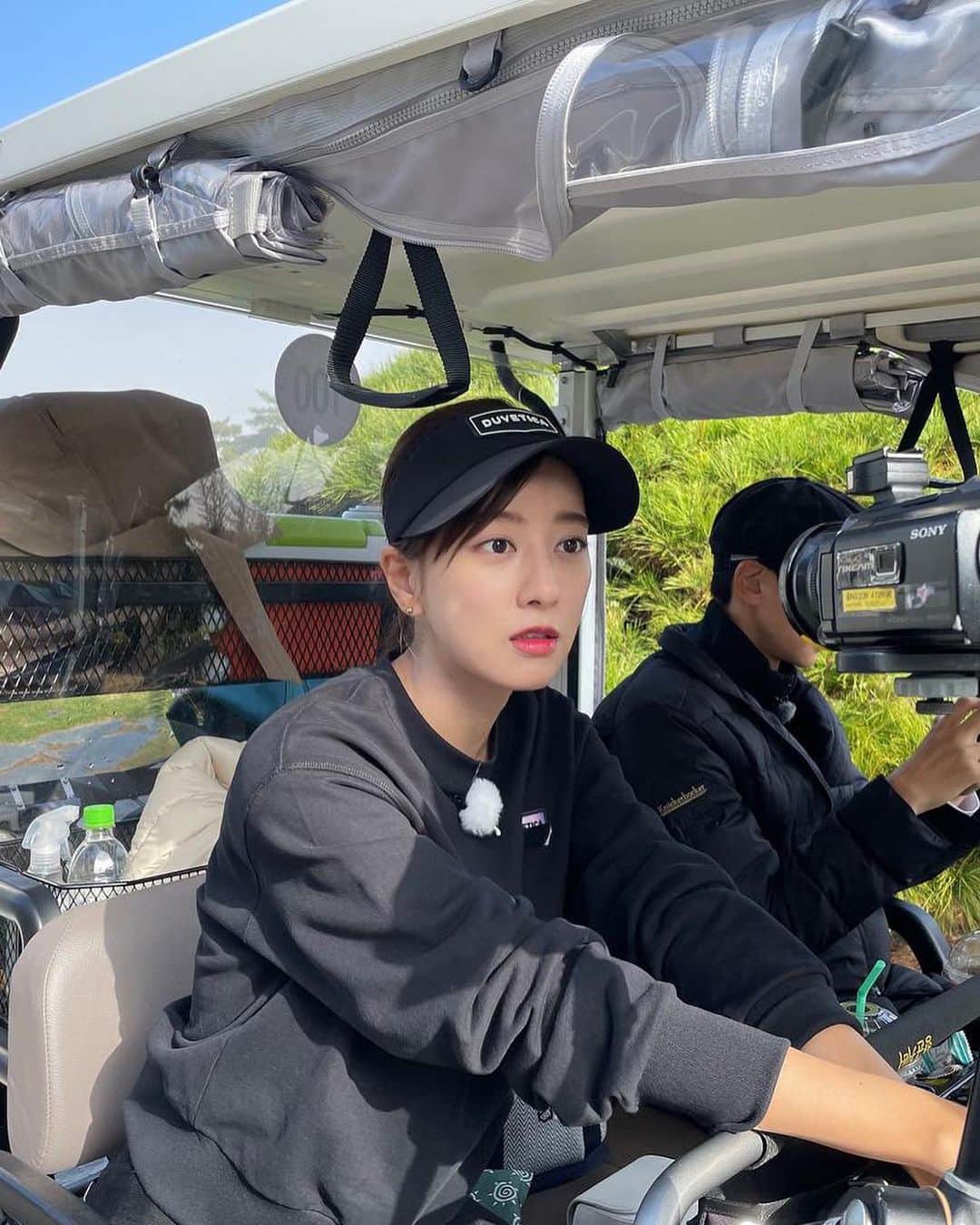 チェ・ユンソのインスタグラム：「카메라 울렁증😅  #듀베티카」