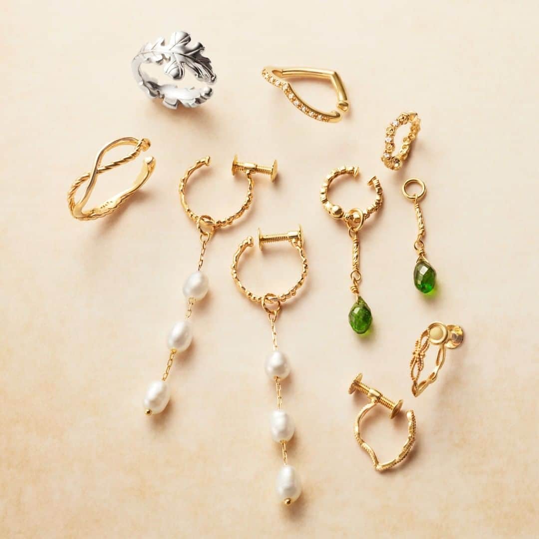ageteさんのインスタグラム写真 - (ageteInstagram)「【Earrings × Charms Collection 】 ボリューム感のあるイヤーカフやシンプルなイヤリング。 今日の気分に合わせて、組み合わせを楽しむ。  #agete #jewelry #accessory #earrings #charms #earcuff #gold #goldaccessories #diamond #pearl #アガット #ジュエリー #アクセサリー #ピアス #チャーム #イヤーカフ #ゴールド #ゴールドアクセサリー #ダイヤモンド #パール」12月16日 21時00分 - agete_official