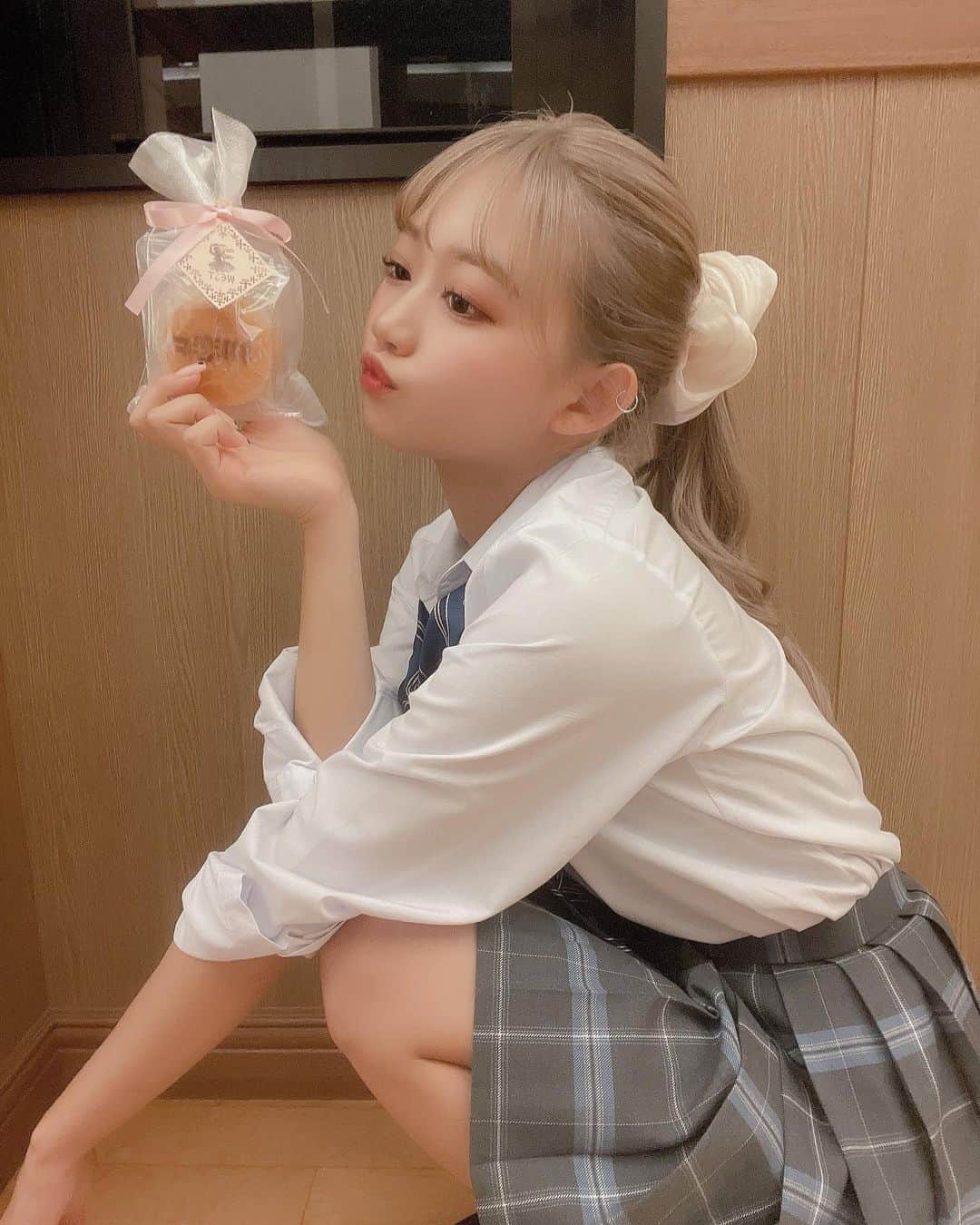 加藤夏歌のインスタグラム：「いよいよ最終回、、、🥺 . 大変な撮影期間も今となっては 思い出すぎる青春でした🏫 . #この初恋はフィクションです 是非、ご覧ください。」