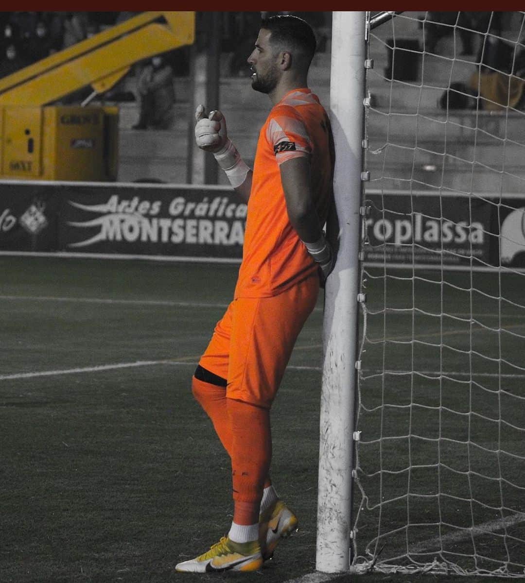 キコ・カシージャのインスタグラム：「Partido difícil el de ayer pero se cumplió el objetivo, felicitar al @unionistascf y su afición por el gran partido y el ambientazo bajo la niebla 🥶🥶 #lacopamola」