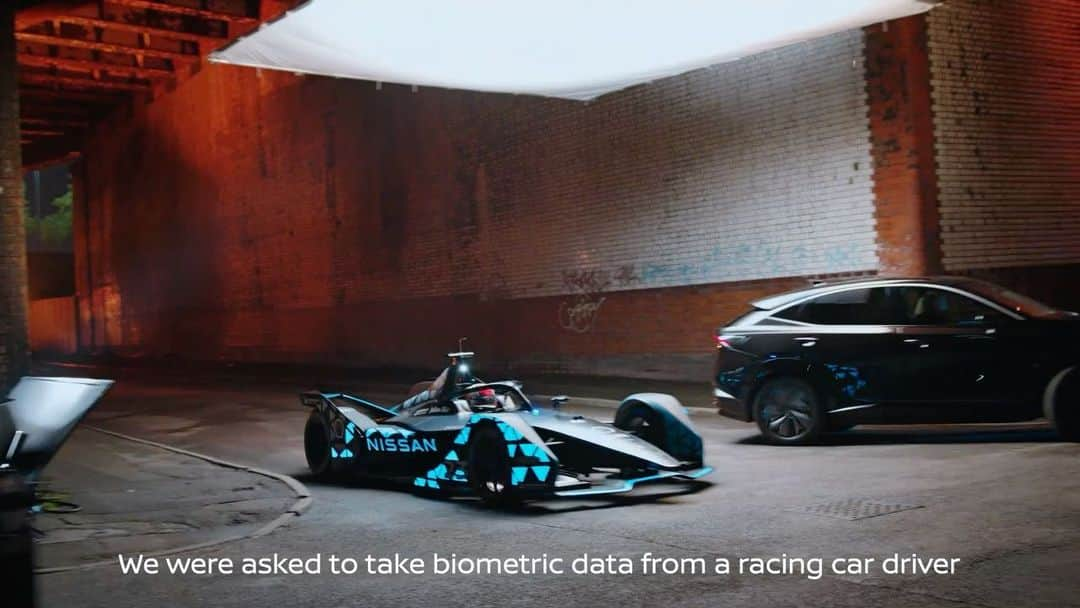 セバスチャン・ブエミのインスタグラム：「Here’s how we took my biometric data to show the exhilaration of driving a @Nissan electric vehicle, on the streets around the @ManCity Etihad stadium @NISMO #NissanFormulaE #NissanARIYA #FeelElectric」