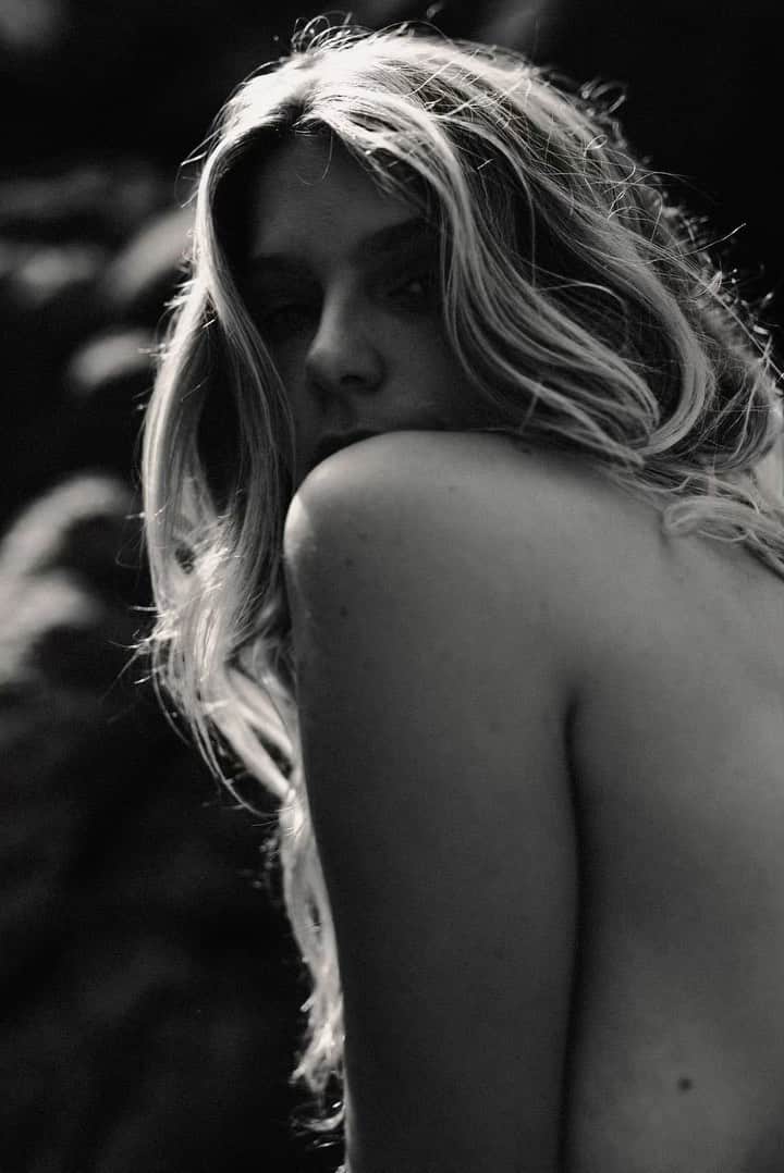 イザベラ・サントーニのインスタグラム：「Young, wild and free ✨ por @juliapavin」