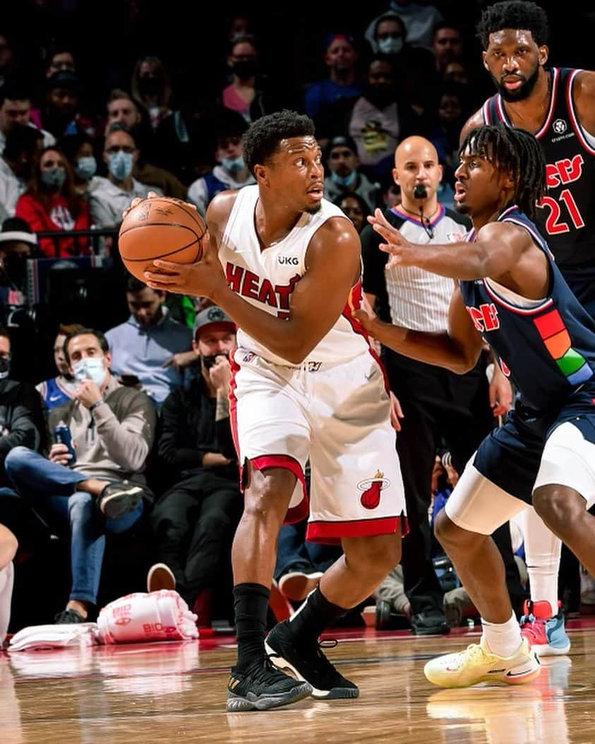 カイル・ロウリーさんのインスタグラム写真 - (カイル・ロウリーInstagram)「Felt good to be home !! “ Reporting live from the norf side of Philly”」12月17日 2時49分 - kyle_lowry7