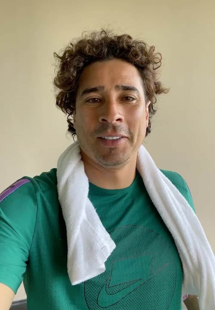 ギジェルモ・オチョアのインスタグラム：「Futbolito BIMBO / Entrenamiento Inteligente 🔝✅😃 #FutbolitoBimbo  #EntrenamientoInteligente @bimbo_mexico」