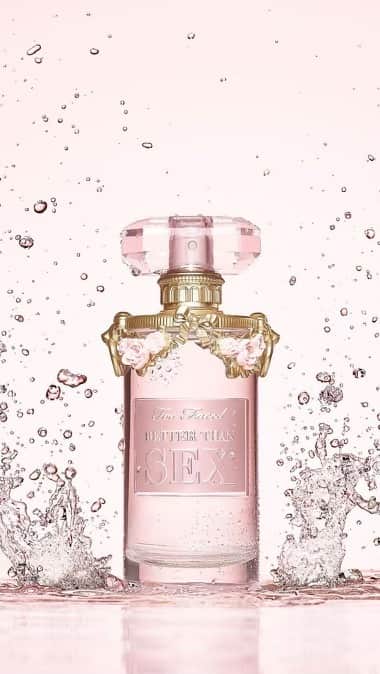Too Facedのインスタグラム：「It’s a Christmas miracle! 🎄Our Better than Sex Eau De Parfum SOLD OUT in 15 minutes during our founder’s @jerrodblandino IG Live Sneak Peak 💖✨ Thank you so much for tuning in! Don’t worry if you missed out, this will be launching on toofaced.com real soon in January! Xo」