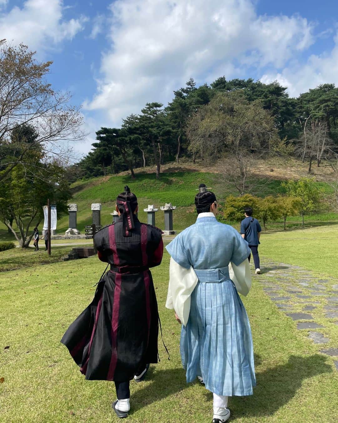 ジュノ のインスタグラム：「바람이 휘몰아치는 오늘 끝동데이」