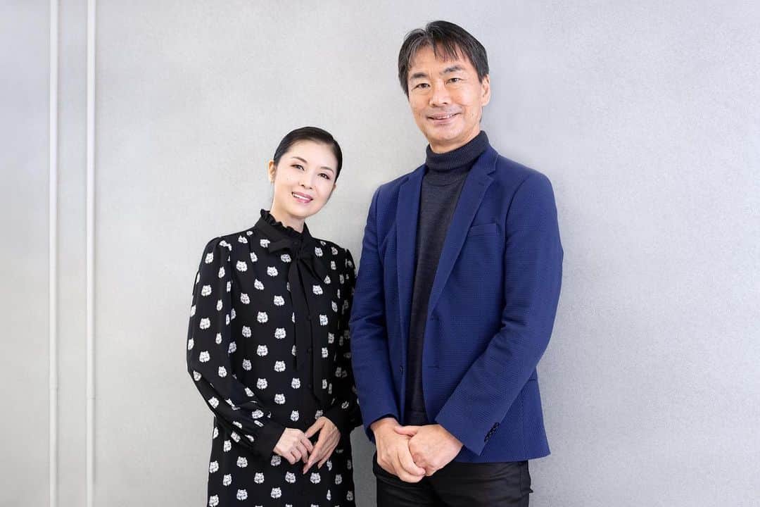 藤あや子さんのインスタグラム写真 - (藤あや子Instagram)「9月8日に「宮崎徹教授の猫腎臓病治療薬研究」にマルオレグッズの収益金を寄付させて頂いてからの有難いご縁で、 この度、宮崎徹教授と治療薬について対談させて頂いた動画がYouTube『マルオレランド』にて前後編で公開になっております🐈‍⬛  宮崎先生の研究室も見学させてもらっちゃいました♪ 大変貴重な経験をさせて頂き感謝感激✨  愛猫家の皆さま！！ これまでほとんどの猫ちゃん達が苦しめられてきている腎臓病が治る未来がもうすぐそこまで来てますよ👏🏻  是非「マルオレランド」で検索してご視聴くださいませ🎥  #マルオレランド #対談　 #東京大学 #宮崎徹教授  #YouTube」12月17日 16時24分 - ayako_fuji_official