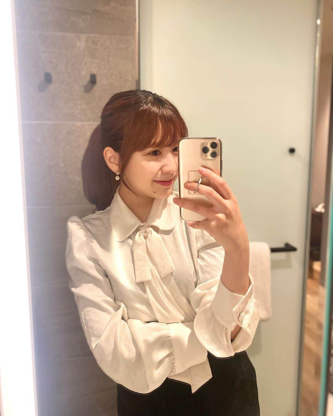 岡田美里のインスタグラム：「お友達にキム秘書みたいって言われて嬉しかったコーデ🥰 (ほど遠いけど憧れ！！！❤️❤️)  #zara #ootd #イエベ春 #骨格ウェーブ」