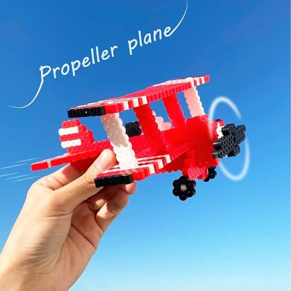 PerlerbeadsJP（パーラービーズ）さんのインスタグラム写真 - (PerlerbeadsJP（パーラービーズ）Instagram)「☁️✈️☁️ 今日12月17日は「飛行機の日」ってご存知でしたか？😆🛩✨ そこで今日は立体のプロペラ機が作れる作例下絵シートをホームページにアップしましたよ🙌どちらかというと上級者の方向けの作例になりますが、よかったらぜひチャレンジしてみてくださいね🌟  作例シートはプロフィール欄のURLからぜひご覧ください✈️🌈✨  12/10投稿の大きなツリーと同じように、ビーズの穴が完全につぶれてしまうほど溶かしてしまうと、パーツがうまく組み合わさらないことがありますので、溶かし過ぎないのがポイントです😊アイロンをかけるとビーズの粒がアイロンペーパー越しに透けて見えてくるので、少しずつ溶け具合を確認しながらアイロンがけをして頂くのがオススメです✊💦  ※下絵シートをパソコン等で出力される際は、印刷設定を等倍にして頂きますと、プレートサイズとぴったりの状態でお楽しみ頂けます。 ※画像1枚目はイメージです。プロペラが回る仕様ではございません。 ……………………………………………………………… #おうち遊び #室内遊び #指先遊び #色遊び #季節の製作 #冬の製作 #飛行機の日 #飛行機 #手作りおもちゃ #手作り飛行機 #アイロンビーズ立体 #工作遊び #雨の日の過ごし方 #雨の日の遊び #子どもとの暮らし #子どものいる暮らし #おうち時間 #アイロンビーズ #ironbeads #perlerbeads #パーラービーズ @kawadatoys_official」12月17日 17時01分 - perlerbeads_jp