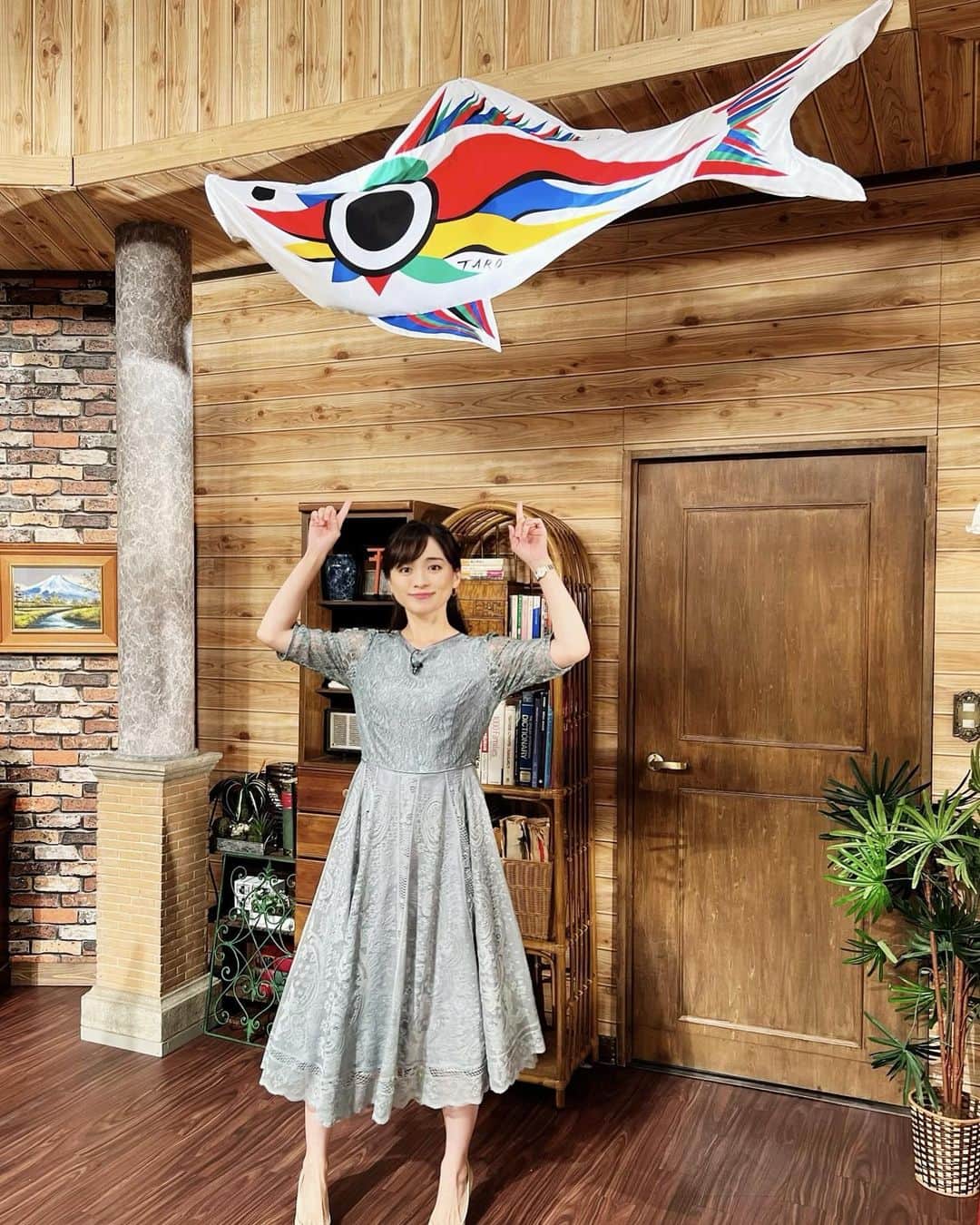 繁田美貴さんのインスタグラム写真 - (繁田美貴Instagram)「*＊ 季節外れの鯉のぼり、 ですが 独特な世界観に心を掴まれ ずっと見ていたくなってしまいます。 #デザイン は #岡本太郎 さん。 #芸術は爆発だ！ #生誕110年 を迎えた #昭和 の奇才 #芸術家・岡本太郎さんの残した作品と名言から #人生観 と素顔を紐解きます。 #今夜放送 です☆ #BSテレ東 #毎週金曜 20:00〜 #武田鉄矢の昭和は輝いていた #🎏」12月17日 17時27分 - handa_miki