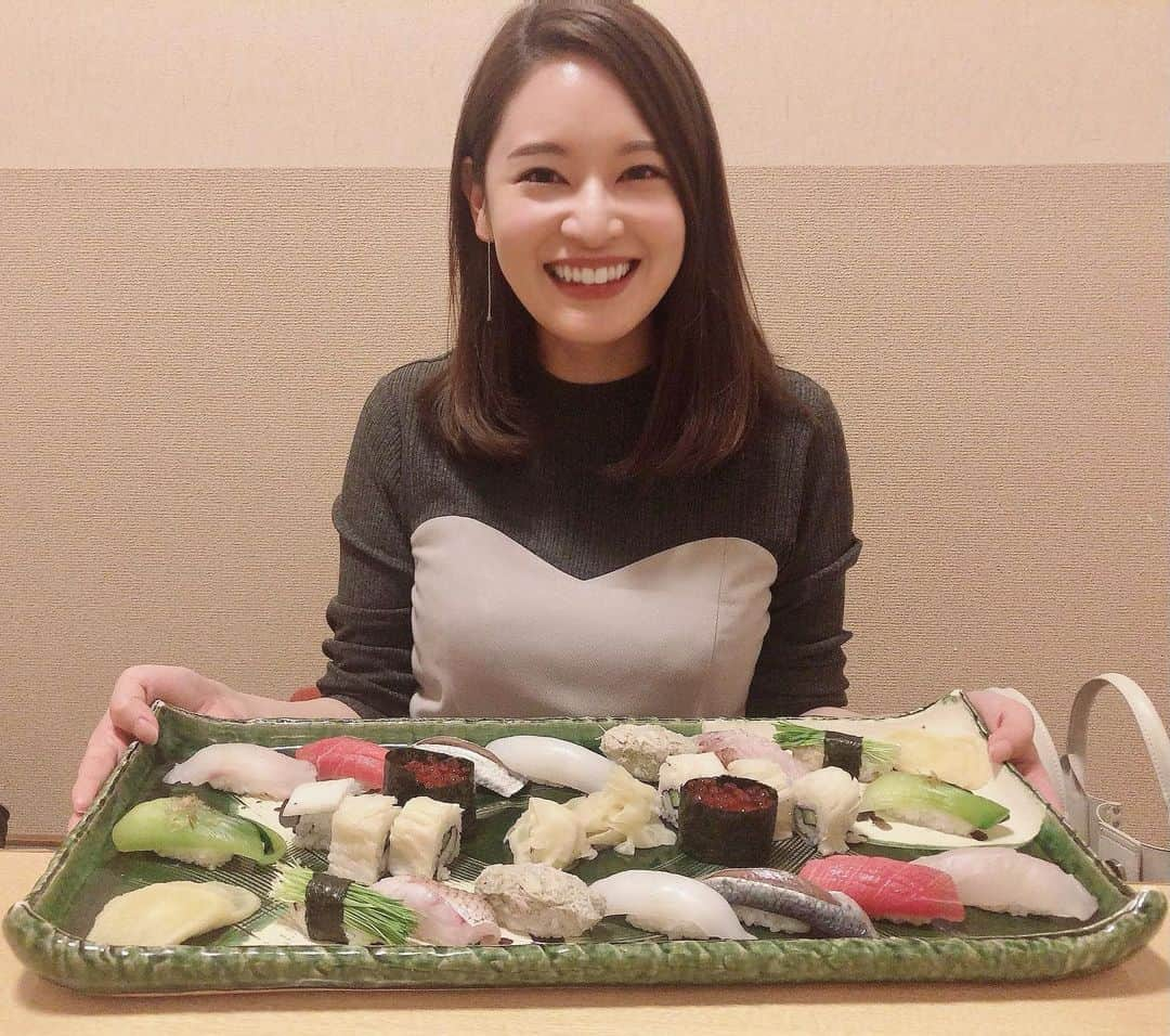 佐竹美希さんのインスタグラム写真 - (佐竹美希Instagram)「このところ、美味しいものをたくさん食べてどんどん肥えてます🐷  先日、日テレ系列同期アナウンサーの  北日本放送 #山下千晴 ちゃん @yamashita_chiharu_knb   と  山口放送 #高松綾香 ちゃん @ayakatakamatsu063   とご飯を食べました☺️  全国で頑張ってる同期の存在はとっても励みになります！  ふたりともありがとう♡ また近況報告しようねー！✨  #アナウンサー #同期 #日テレ系 #女子アナ #ご飯 #富山 #富山市 #お寿司 #歩寿司 #東京 #新大久保 #サムギョプサル」12月17日 8時54分 - miki_stk