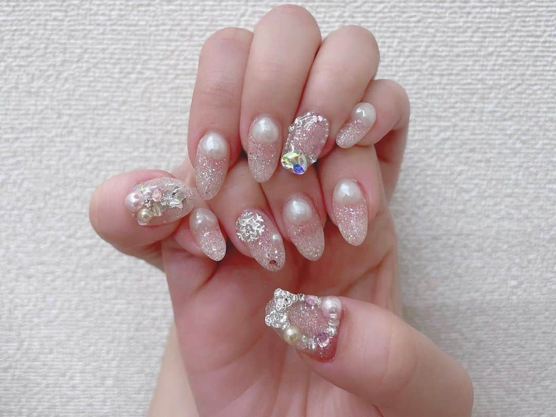 太田里織菜さんのインスタグラム写真 - (太田里織菜Instagram)「. . new nail♡ お気に入り✩°｡⋆⸜(ू｡•ω•｡) . #らぶどる #ネイルデザイン #ネイル #nail #marvelousネイル #marvelousnail #クリスマスネイル #ツリーネイル」12月17日 10時50分 - riopyon1231