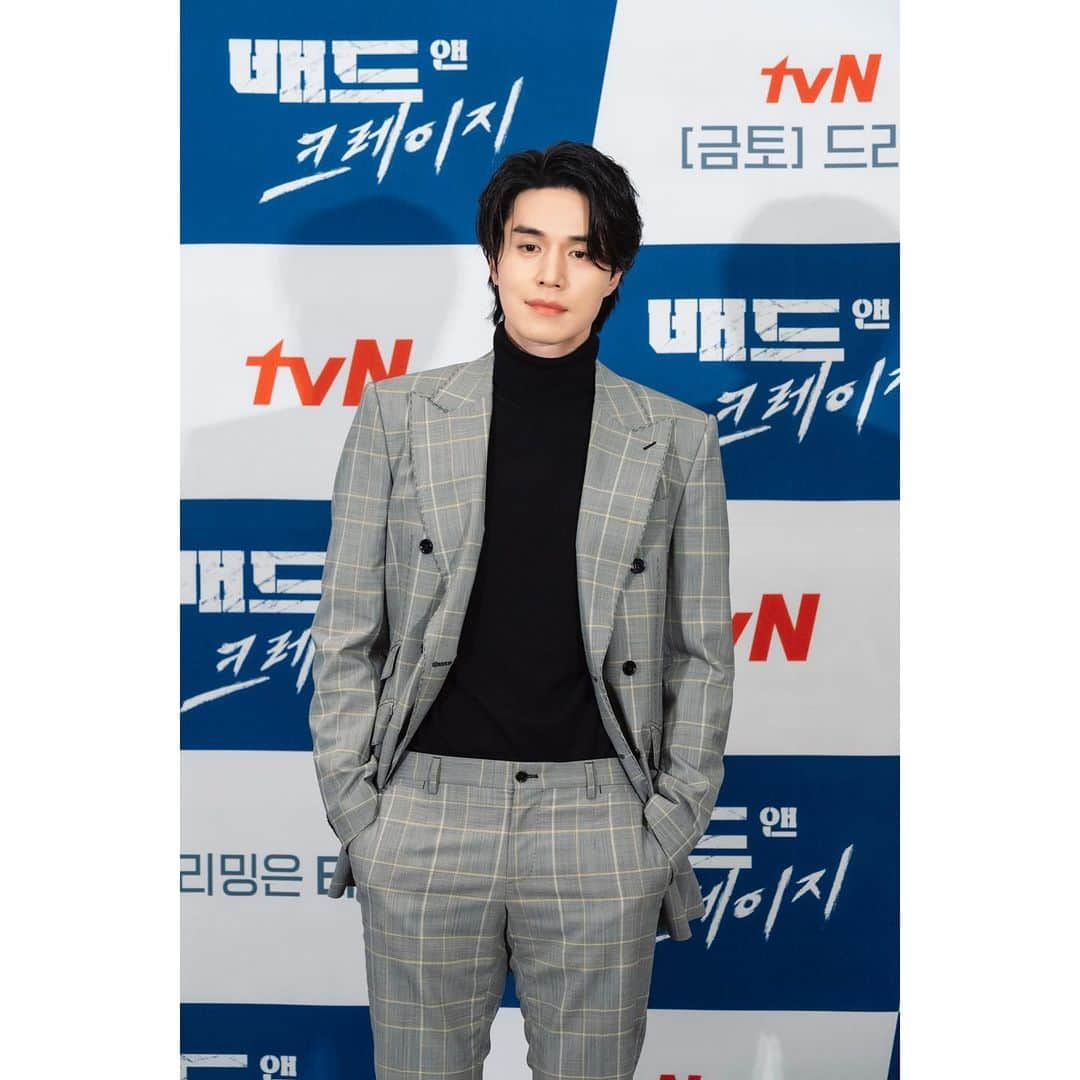 イ・ドンウクさんのインスタグラム写真 - (イ・ドンウクInstagram)「- 오늘(17일, 금) 첫 방송되는 tvN <배드 앤 크레이지> 포스트 오픈✔️ - 금쪽같은 수열이, 동욱 배우 포스트 보면서 첫 방송 함께 기다리기!✌🏻 - 포스트 보러 가기 👉🏻 http://naver.me/G0Y9ET7S - @kkbyss @tvn_drama - #이동욱 #LeeDongWook #李栋旭 #욱스타그램 #tvN #새금토드라마 #배드앤크레이지 #류수열 #오늘 #밤10시40분 #금요일 #첫방송 #디데이」12月17日 17時58分 - leedongwook_official