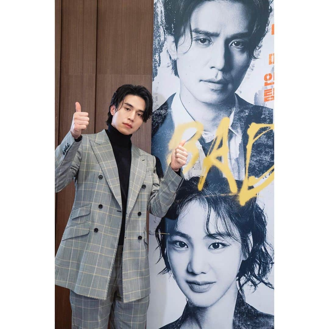 イ・ドンウクさんのインスタグラム写真 - (イ・ドンウクInstagram)「- 오늘(17일, 금) 첫 방송되는 tvN <배드 앤 크레이지> 포스트 오픈✔️ - 금쪽같은 수열이, 동욱 배우 포스트 보면서 첫 방송 함께 기다리기!✌🏻 - 포스트 보러 가기 👉🏻 http://naver.me/G0Y9ET7S - @kkbyss @tvn_drama - #이동욱 #LeeDongWook #李栋旭 #욱스타그램 #tvN #새금토드라마 #배드앤크레이지 #류수열 #오늘 #밤10시40분 #금요일 #첫방송 #디데이」12月17日 17時58分 - leedongwook_official