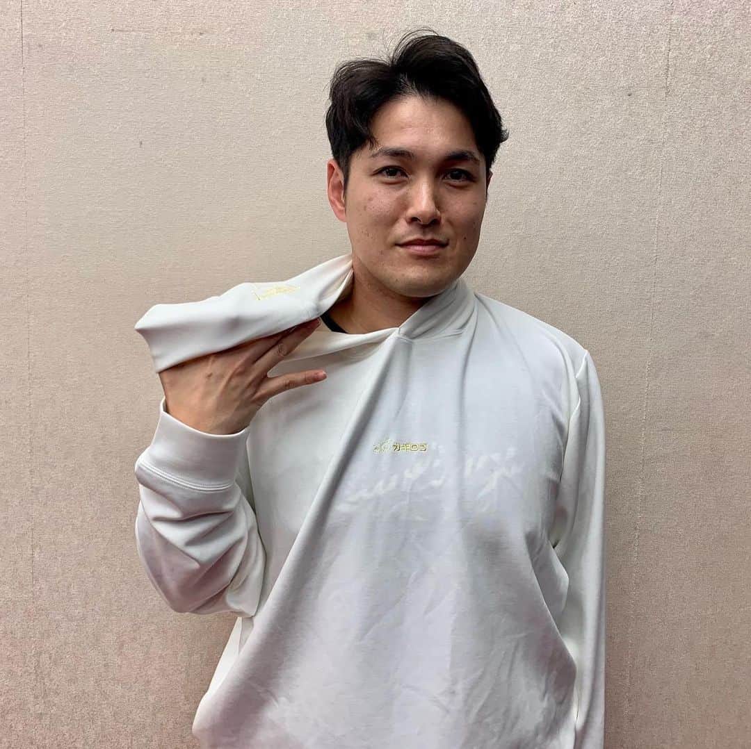 読売巨人軍さんのインスタグラム写真 - (読売巨人軍Instagram)「#ともに強く #鍵谷陽平、#高梨雄平 両投手への質問を募集します‼️ 購入者は12月18日18時から「#Xmasオンライントークショー」を視聴できます🎄 #ジャイアンツオンラインストア で好評販売中✨ #カギロゴ #たかなしきっちん  #ジャイアンツ #巨人 #giants #東京 #tokyo #野球 #プロ野球」12月17日 12時32分 - yomiuri.giants