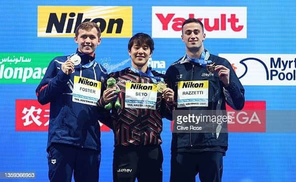 瀬戸大也のインスタグラム：「🌍🏊🇦🇪‍🥇 . . . . . . 15th FINA world swimming championships in Abu Dhabi  1日目は200m個人メドレーで金メダルを獲得しました‼️ 久しぶりの世界一です☺️  #fina #finaabudhabi2021 #arena #gettyimages #visa #teamvisa」