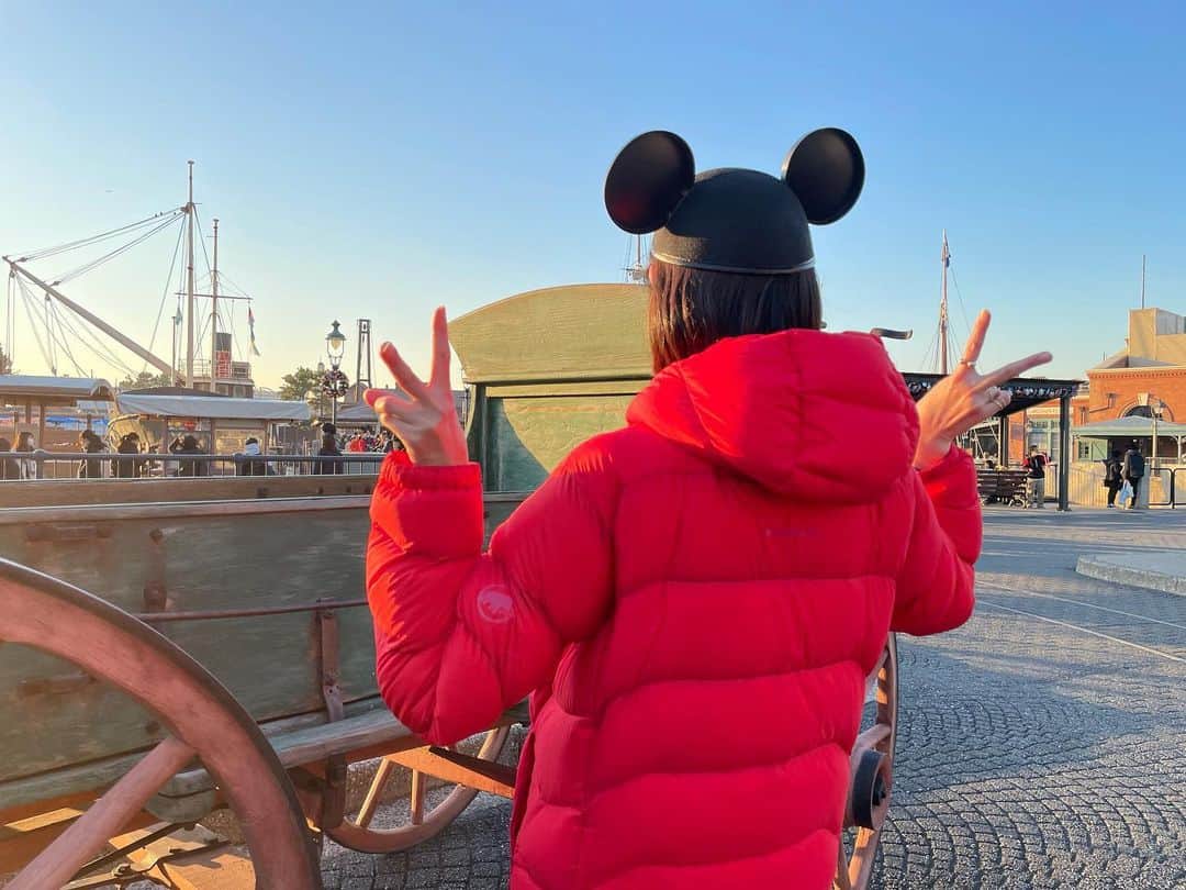 熊澤枝里子のインスタグラム：「夢の国へ🌈✨  久しぶりに行ったけどやっぱり楽しいね😆  #disneysea  #disneyland  #disney」