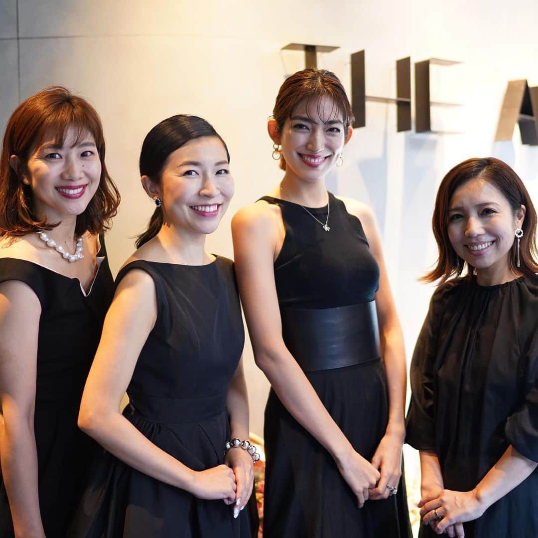 のインスタグラム：「先日一般社団法人MOTHER @mother.jp の5周年記念イベントのトークショーに出演させて頂きました🙋‍♀️💕 MOTHERは『活躍するママの応援と、困っているママへの支援を通じて、世界中のママを笑顔に』をコンセプトにママのチカラでママのチカラになりたいと代表の小澤あきさんが2016年にママ100人プロジェクトをスタートし立ち上げました。 トークテーマはママとしての想いやそれぞれが団体を立ち上げた想いなんかをお話しました。  一緒に登壇した望月芹名さんも 一般社団法人the GIFTを今年4月に立ち上げ、さまざまな境遇により困難に立ち向かっている青少年の自立支援を行っています。 私は一般社団法人Woman's waysの代表としてお話もさせて頂きました！（スポーツを頑張る女の子たちのコンディション✖️月経について学びサポートしていく団体）  代表のあきさんが『いつ自分も支援される側になるかわからない』 という言葉にハッとさせられました。 病気や事故など、経済的な理由だけではなくいつ誰しも助けなくしては生活できない可能性はあるということ、これは自分自身にも起こりうることなんだと思いました。   私も周りのママ達にはたくさん救われてきました🙏 私なりの恩返しや、手助けができたら良いなと、できるうちに頑張ろうと心に誓いました。  これからも一般社団法人MOTHERの活動を応援しています🙋‍♀️ 改めて5周年おめでとうございました㊗️🎊🎉  MCはこれまた仲良しの池上沙織 さんで私たち社団組だねって、とても勇気づけられたし何より楽しかったです🙋‍♀️💓  今回イベントを開催するにあたってサポートされた @chantacharm_official の美容オイルや @socie_official のエステ券など豪華ギフトもありました。  皆さんの活躍に私も刺激された時間となりました。 ありがとうございました💓🥰  #一般社団法mother  #5周年記念イベント  #おめでとうございます #小澤あきさん #望月芹名さん #池上沙織さん」