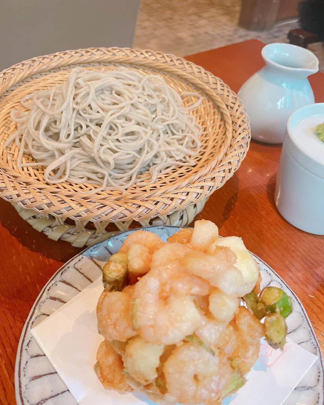 米澤有さんのインスタグラム写真 - (米澤有Instagram)「お蕎麦ランチに行ってきました❣️ お蕎麦好きの私をお友達が連れてきてくれました☺️ ありがとう♡  東京　土山人 おすすめは、すだち蕎麦。さっぱりしていて後味も最高。 かき揚げも卵焼きも最高。 今度は夜にゆっくりきてみようかな♡  ご馳走様でした🙇‍♀️❤️  #お蕎麦 #蕎麦 #蕎麦屋 #蕎麦好き #ランチ #lunch #お友達デート #蕎麦デート #ごちそうさまでした」12月17日 13時49分 - yu.u.yonezawa