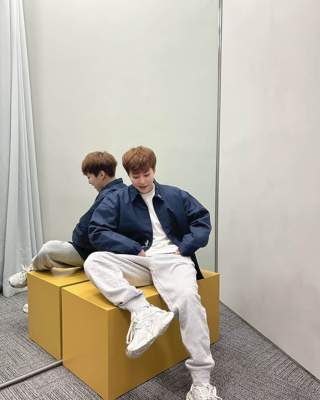シウミンのインスタグラム：「My first collaborative collection with Represent is live! link in Bio . . . #Xiumin_X_Represent#AD」
