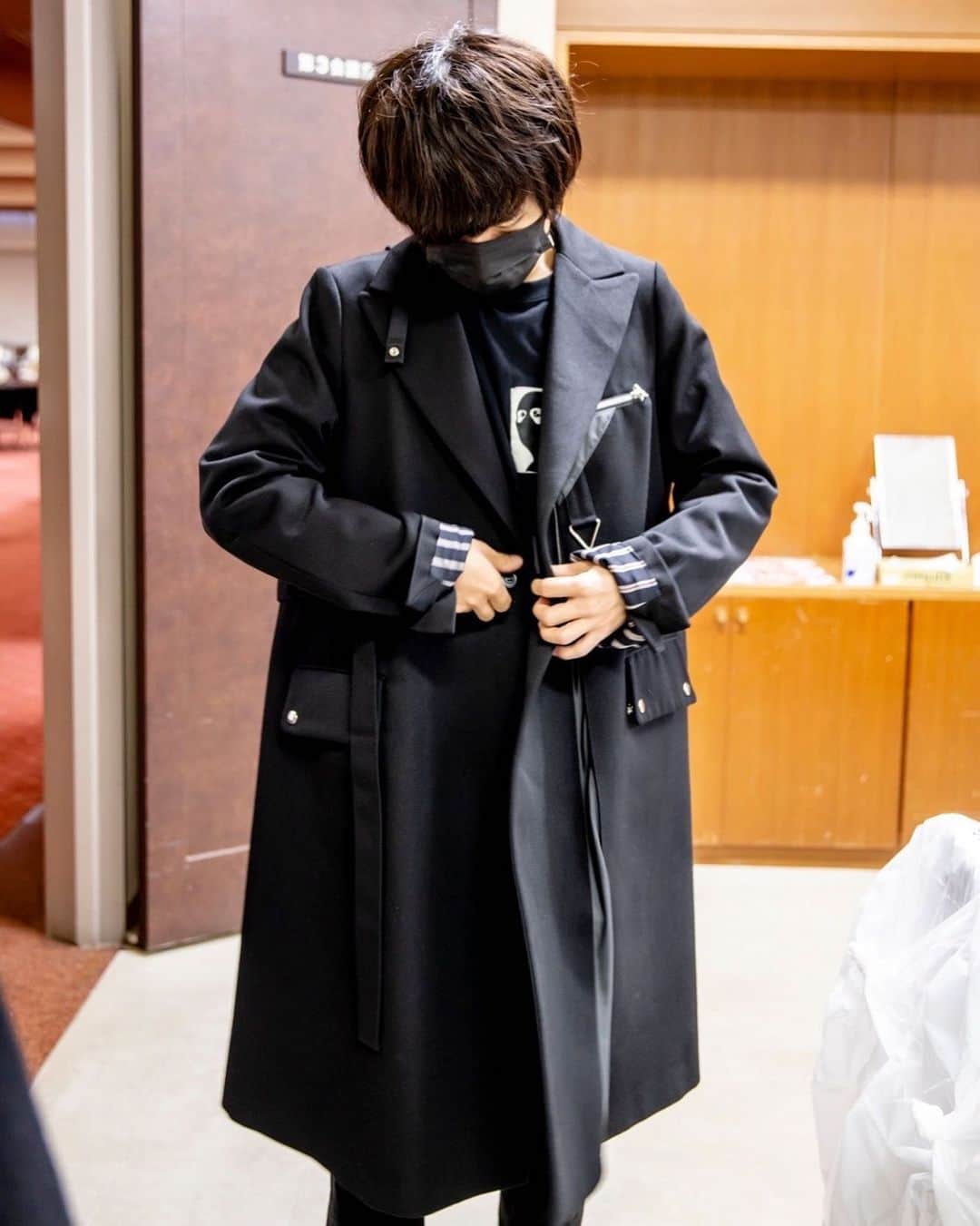 ヤマサキセイヤのインスタグラム：「ビオラに教えてもらったtammeのコート。 めちゃ気に入っとります(ё) 写真 @vizkage」