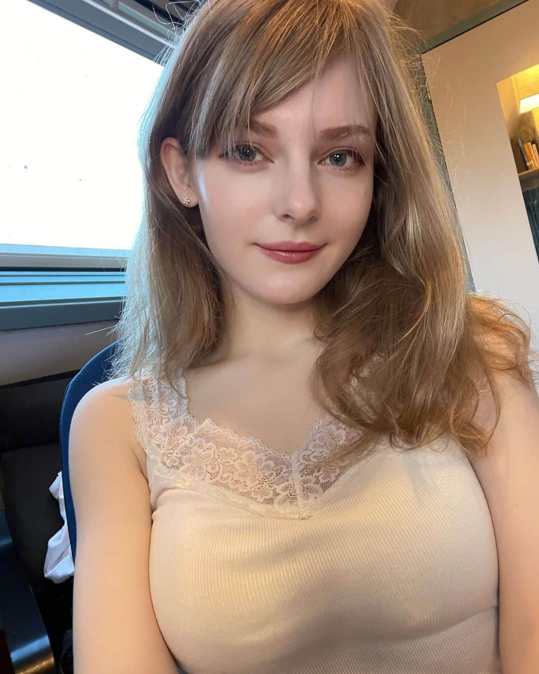 Ella Freya - Patreonで写真集を出しています