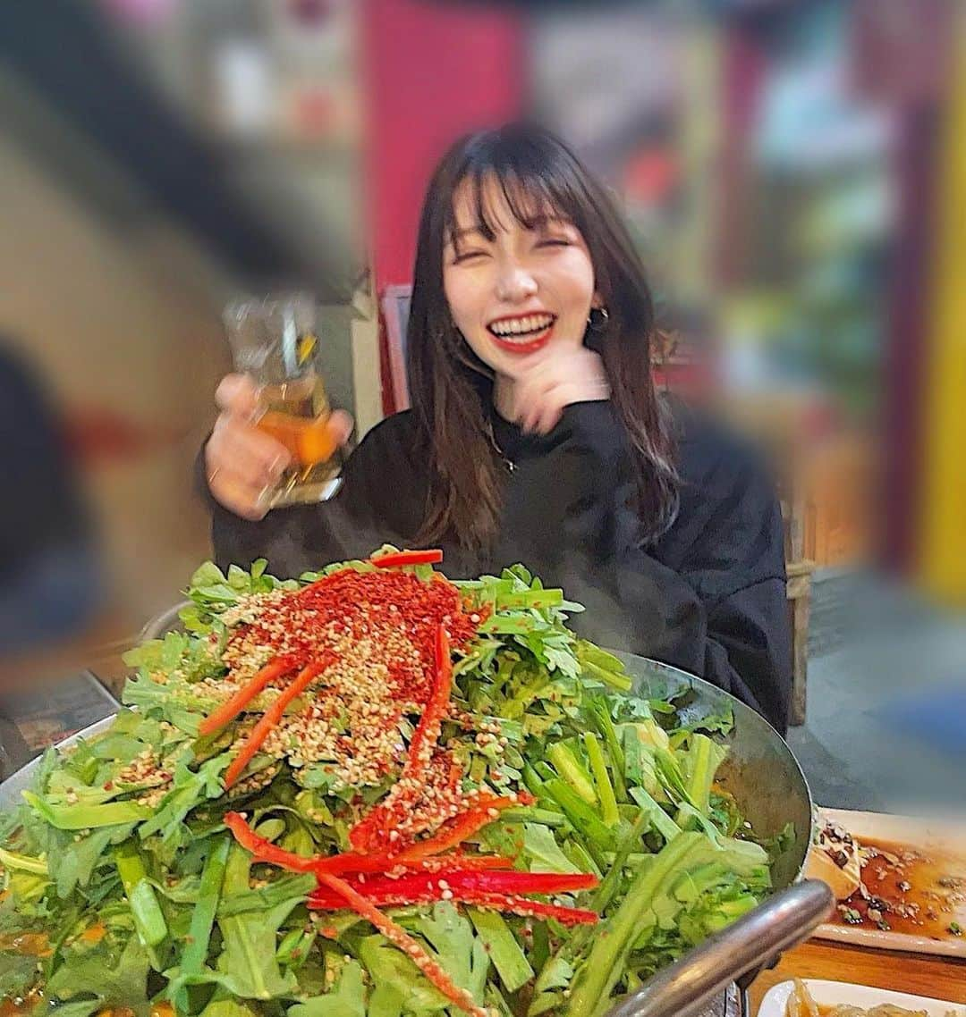 長谷川万射さんのインスタグラム写真 - (長谷川万射Instagram)「🌶🌶🌶  行ってみたかったお店いけた✌︎ 春菊がたっぷり乗ったカムジャタンが名物なお店。 炎のカムジャタン食べたけど丁度いい辛さで美味しかった🌶  締めのラーメンも最高すぎました。 チートdayでした。🐖  #行ってみたいお店たくさん #食べるのって幸せですね」12月17日 18時43分 - mayanyam712