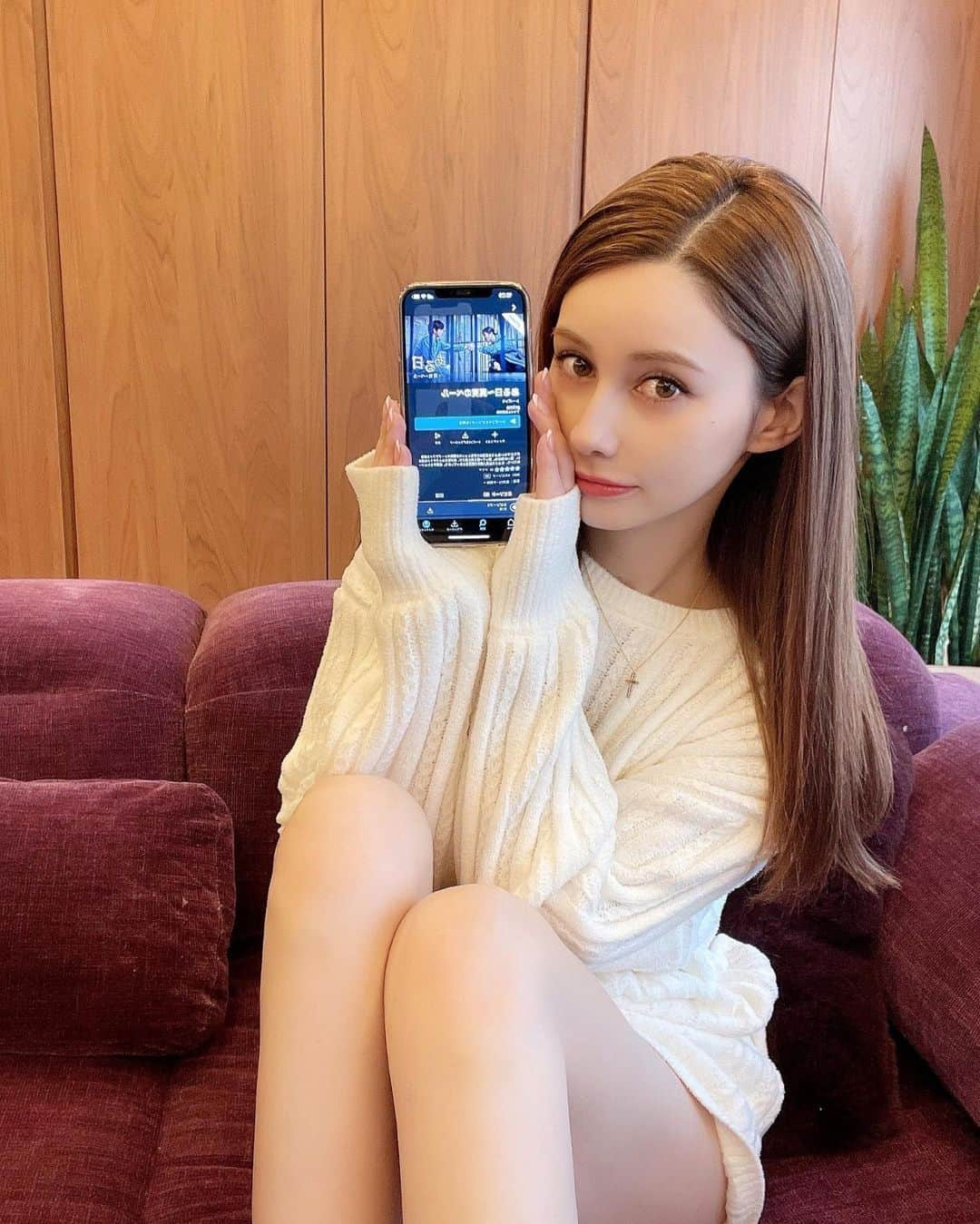 ダレノガレ明美さんのインスタグラム写真 - (ダレノガレ明美Instagram)「Amazon Prime Videoの韓流ドラマ 「ある日～真実のベール」‼️が ついに12月19日に最終回！   普通の大学生がある事をきっかけに　殺人容疑にかけられて、 三流弁護士が歪んだ司法制度に挑む　社会派犯罪ドラマです✨   主演のキム・スヒョンさんの演技が うますぎて、すごい感情移入しちゃうし、ドラマに観入ってしまって、移動中とかもズッと気になっちゃってる…😂 手の空いた時間はずっと　アマプラ見ちゃってます！   無罪を主張する主人公に唯一手を　　 差し伸べた三流弁護士さん！ もう少しで無実を証明できそうなのに、 間に合うの⁇っと私まで緊張してる！   12月18日に7話が配信されて、 その後19日になった瞬間に最終回が 配信されるから、 もう楽しみすぎて…  速攻お家で観る予定です✨   本当にすごくオススメなので、 皆さんもアマプラでおうち時間を楽しんでね🌹   #김수현 #アマプラ #キムスヒョン #Amazonプライム #韓流 #韓国ドラマ #チャスンウォン#차승원 #pr #韓ドラ #アマゾンプライムビデオ #ある日 #어느날 #oneordinaryday #always」12月17日 19時00分 - darenogare.akemi