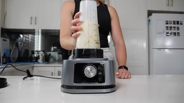 ライリー・デイのインスタグラム：「Here’s one of my go to smoothies blended together with my Ninja blender  #ninjakitchen @ninjakitchenapac」