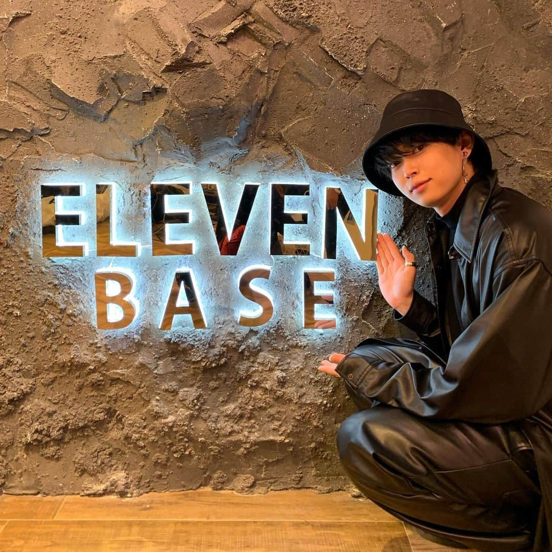 森友二のインスタグラム：「#ELEVENBASE 本日は久しぶりにイベントをさせて頂きました！ 初の試みとして僕が TIKTOKのエレナ姉さんを通して どのように美を追求してきたのかをお披露目させていただく機会を頂きありがとうございます！ また次の進展報告するのまっててくださいね✨  #名古屋　#矢場町　#ELEVENBASE　#TIKTOK　#美　#イベント　#」