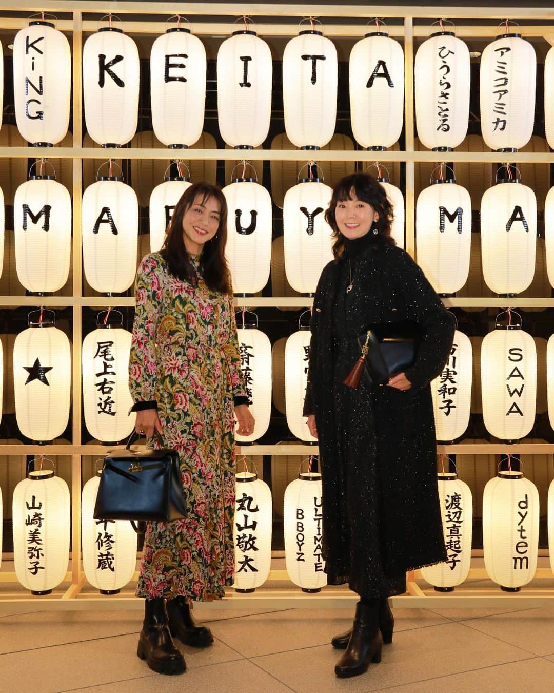 とよた真帆さんのインスタグラム写真 - (とよた真帆Instagram)「昨日は @maenorichang  #前田典子 ちゃんと  @keitamaruyama  @keitamaruyama_official  #ケイタマルヤマ さんの素晴らしいショーに伺いました。  舞台、映画のようなストーリー性のある斬新なファッションショー  歌舞伎、ラップ、音楽、ダンサー、魅力的なモデル、女優陣の登場、色んな世界、時代がミックスされ美しく融合していてあっという間の時間でした。  マスクの下は思わず満開の笑み😃 ファッションは心を躍動させてくれて明るくしてくれる強いの力だわと再確認しました✨  ケイタさん！ 元気をありがとうございました😊  #fashion  #ファッション  #ファッションショー  #モデル #女優  #歌舞伎」12月17日 19時48分 - maho_toyota