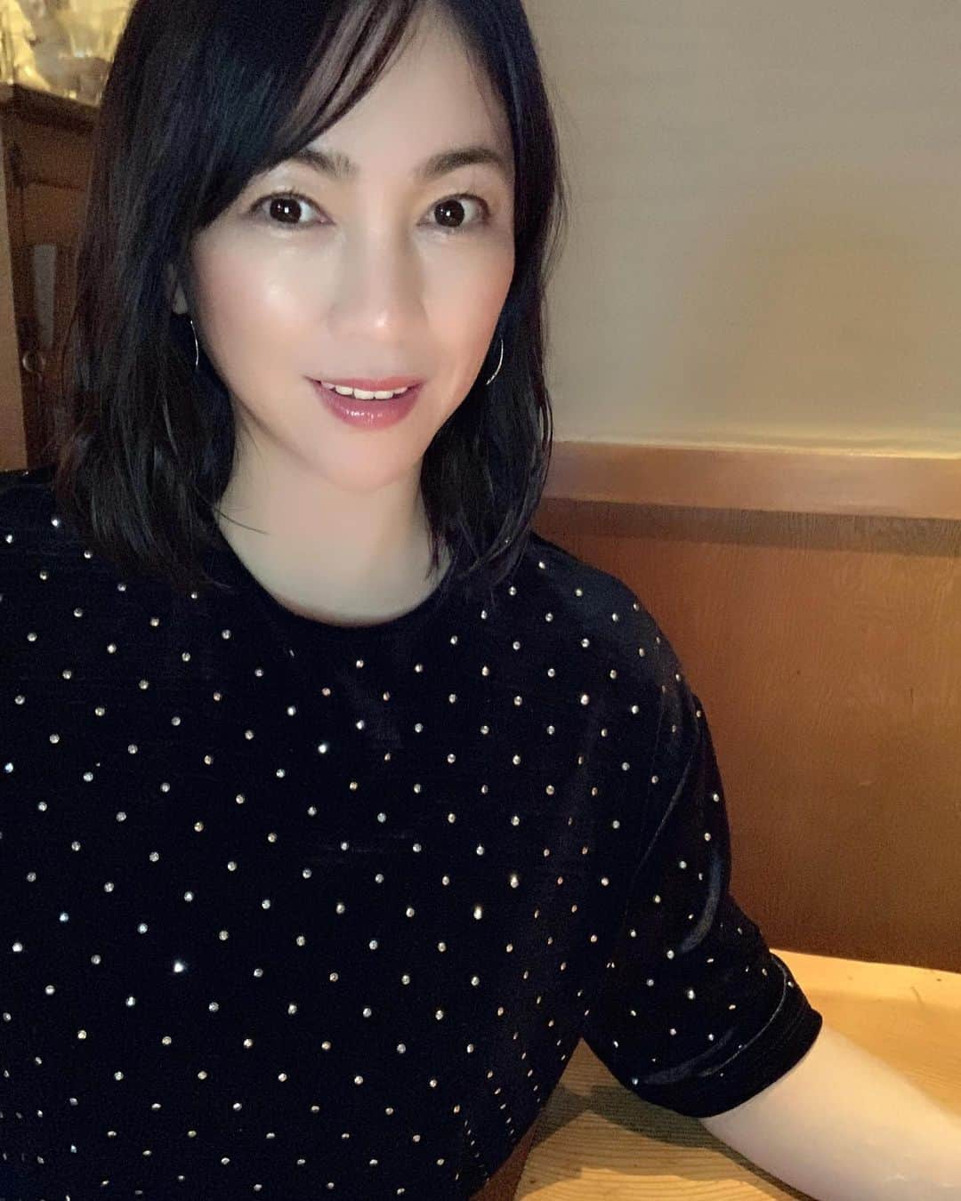 田中悦子さんのインスタグラム写真 - (田中悦子Instagram)「今年もあと2週間で終わりですよ？ 知ってます？笑  めっちゃ忙しくて 早くお正月休みにならないかなぁーなんて思ってます😅 ゆっくりしたいよお😂  皆さんは何がしたいですか？お休み中。  私は本を読みたい、習い事の体験行きたい、ゴルフ行きたい、逢いたい人に会いたい。  #さて #明日もお仕事 #早朝から😂 #頑張ろう」12月17日 20時36分 - etsuko.reborn25