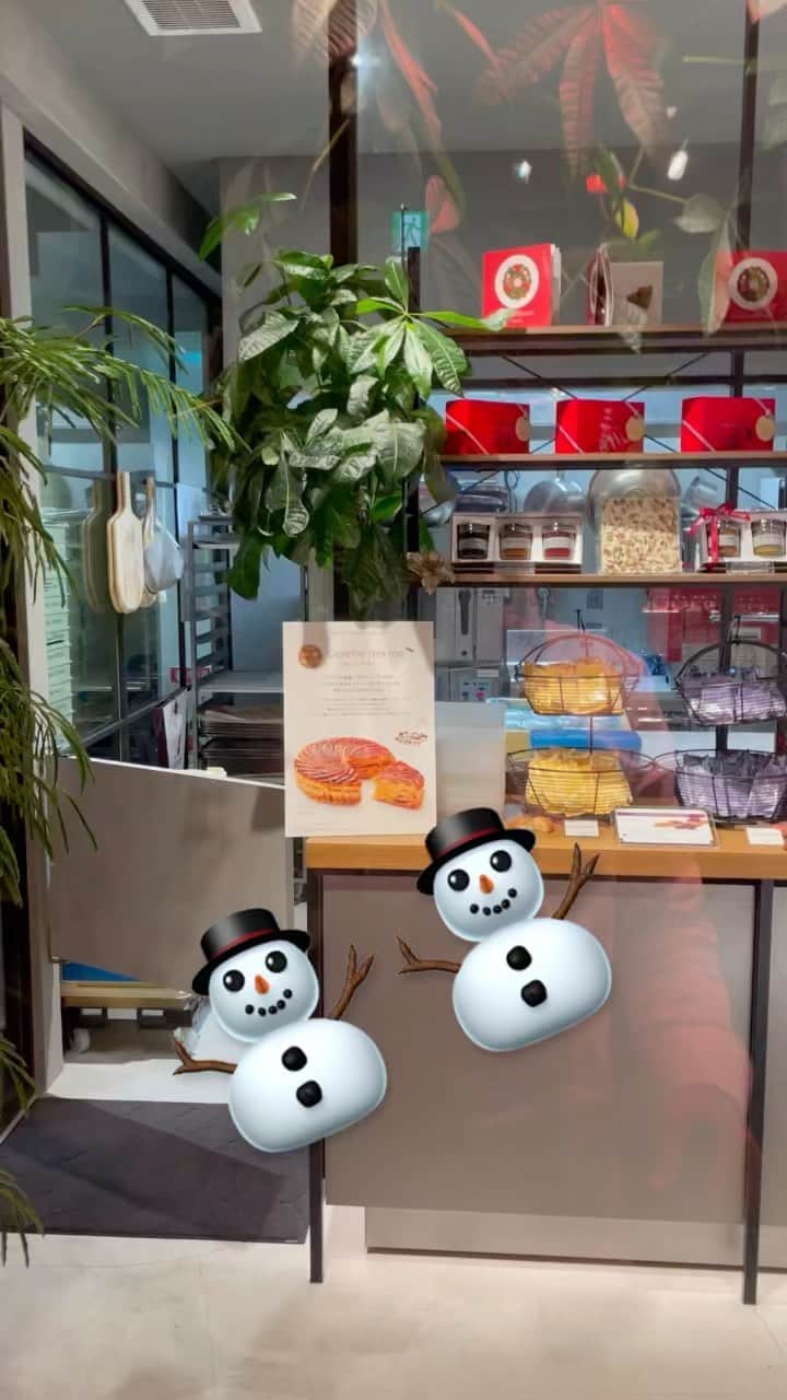 のインスタグラム：「Neige Noël🤣😂👌 #sadaharuaoki  #サダハルアオキ #paris #france #パリ　#isetan #tokyo #japon  #アムールデュショコラ #isetan #pastry #蛋糕　#케이크 #macaron #マカロン #confiture #choux #galettedesrois #chocolat  #patisserie #tartetatin」
