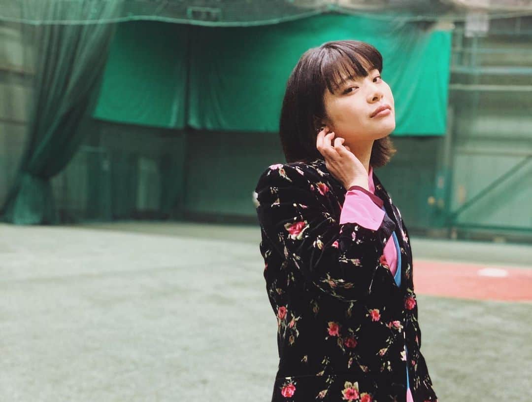 岸井ゆきののインスタグラム：「「No Activity／本日も異状なし」 配信記念ドライブインシアターイベントおわりました！ さむい中有難うございました！ やっとキャストの皆さまが揃い、監督と脚本を書かれたシソンヌじろうさんにお会い出来てうれしかったです🔫🚓🚨 No Activity、本日からアマゾンプライムビデオで配信開始です！ ぜひ6話まで一気見して、豊川さんがおっしゃったように何回でも見てください✨👀 全員異常ありですがいとおしい人人人のドラマです😌  #noactivity」