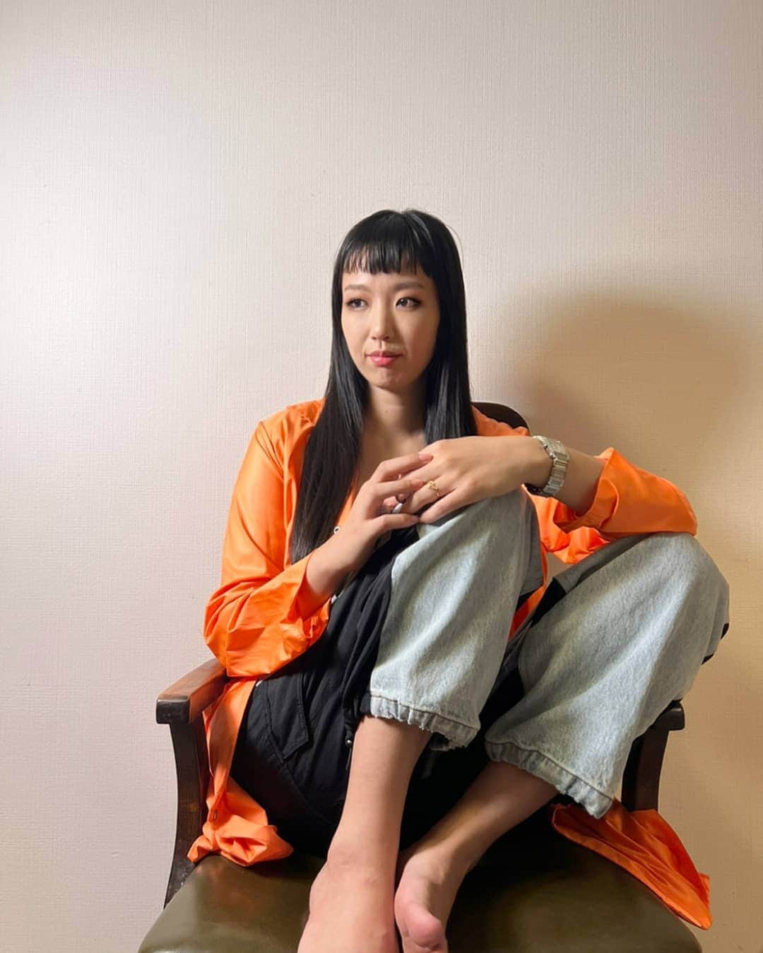 矢野沙織のインスタグラム：「YouTube撮り撮り&あげあげ🙌  今回は、よくご質問を頂く 「衣装について」をお喋りしてます♪  みーてね！  https://youtu.be/gxvQhh71s2g  jacket @jilsander @rafsimons #ジルサンダー #rafsimons pants  @alexanderwangny」