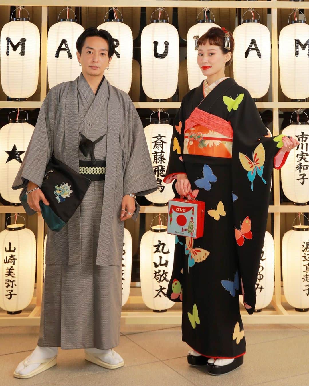 のインスタグラム：「ケイタさん、素晴らしいショーをありがとうございました！そしてお疲れ様でした！👏🏻🥺🌸  今回のショーは「春はあけぼの、夏は夜、秋は夕暮れ、冬はつとめて・・・　IT’S SHOW TIME」というタイトル。ケイタさんの見せてくれる四季は楽しくて美しかった！🌸❄️ 日本文化もファッションも今のカルチャーも愛してるケイタさんにしかできないショー👏🏻👏🏻👏🏻  私と奈良くんは着物で参加👘🏮 ケイタさんが以前製作された、とっても可愛い蝶の振袖を着させて頂きました🦋💖  @keitamaruyama @keitamaruyama_official #keitamaruyama #kimono #着物 #振袖」