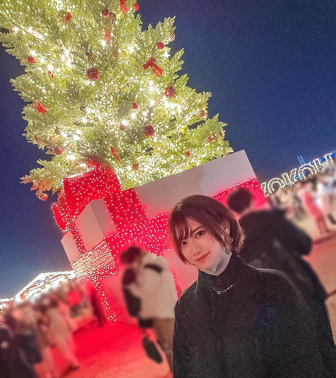 相良ましろさんのインスタグラム写真 - (相良ましろInstagram)「. 2021 christmas market🎄❤️  念願のクリスマスマーケットに行けてご満悦😏🤍 人が多くて写真撮るのなかなか難しかった🤣  . #クリスマスが今年もやってくる   #クリスマスマーケットin横浜赤レンガ倉庫  #クリスマスツリー #クリスマスマーケット #横浜赤レンガ倉庫 #イルミネーション #イルミネーション2021 #ショートカット #ショートヘア #モデル」12月17日 21時24分 - mashiro_sagara