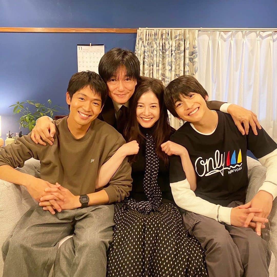 最愛のインスタグラム：「最終話まで、あと30分…‼︎  皆さん、ご一緒に、やよ💓  #最愛ドラマ #tbs #吉高由里子 #松下洸平 #高橋文哉 #井浦新 #最終話今夜10時」
