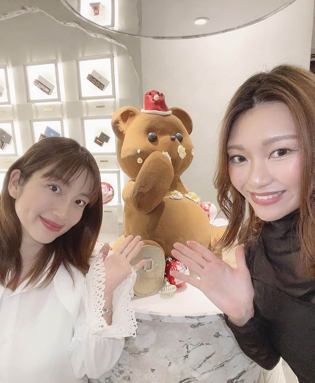 庄司ゆうこさんのインスタグラム写真 - (庄司ゆうこInstagram)「@louangetokyo_lemusee ルワンジュのクリスマスパーティーにさやかちゃんと行ってきました🎉✨今年のくまちゃんケーキも可愛かった😍 美味しいケーキも食べられて、久しぶりにお友達にも再会出来て楽しい時間でした☺️ #ルワンジュ東京ルミュゼ#ルワンジュ東京#クリスマスケーキ#ケーキ#スイーツ」12月17日 22時38分 - yuko.shoji