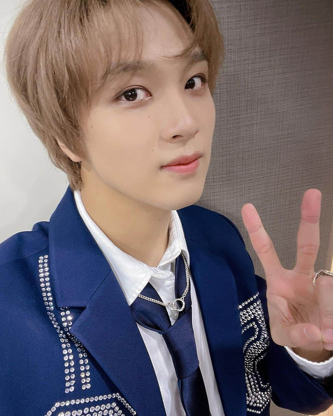 NCTさんのインスタグラム写真 - (NCTInstagram)「시즈니이이이이이 오늘 가요대축제 잘봤어요??? 유니버스 무대 굉장히 멋있게 한거같아서 기분이 좋아요!!! 앞으로도 남은 연말 무대 많이 기대해주세요!! Fullsun  Czennieeeee How were we on The KBS Song Festival today??? I’m really happy with how the ‘Universe’ stage turned out tonight!!! Please look forward to the performances we have in store for the rest of the year!! Fullsun  #HAECHAN #NCTU #Universe  #NCT #NCT_Universe」12月17日 23時36分 - nct