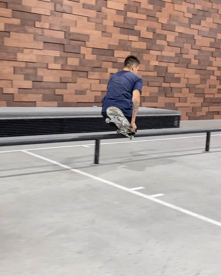 カルロス・リベイロのインスタグラム：「Back to back com meu irmão @felipenunesskate 👊🏽」