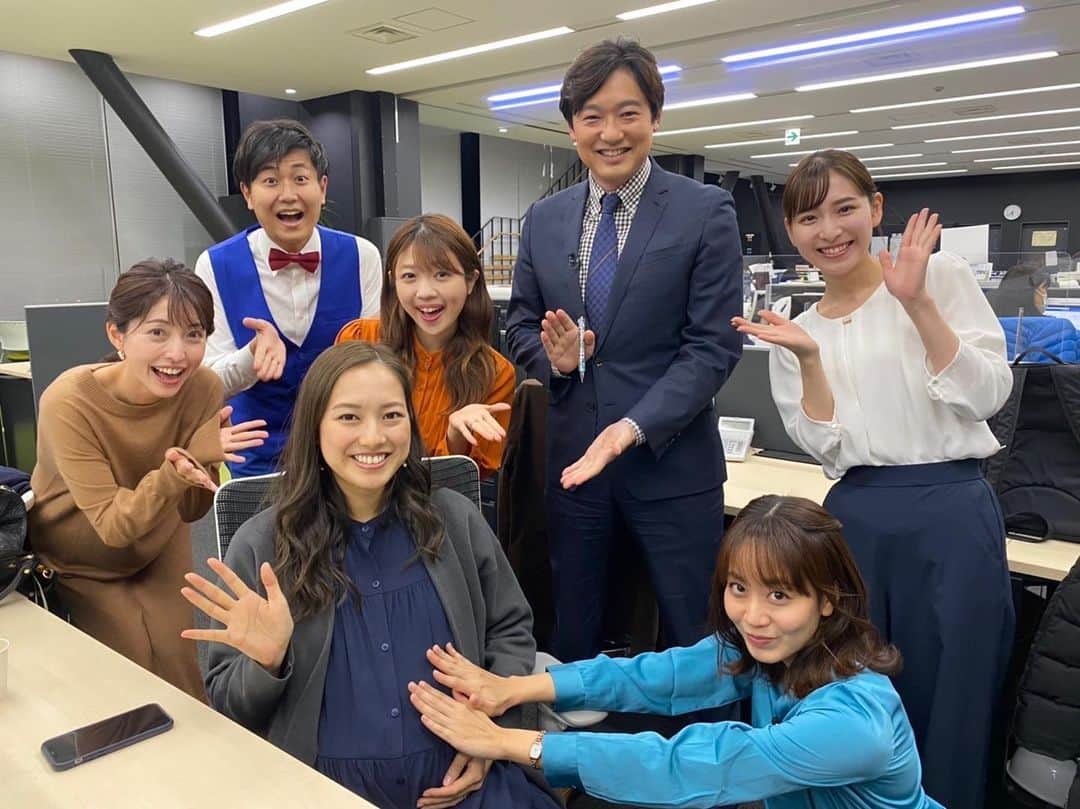 大森万梨乃のインスタグラム：「ㅤㅤㅤ ㅤㅤㅤ たまには食べ物以外の投稿も。ㅤㅤㅤ 先日、ロケ終わりに急いで帰社して 産休に入る本谷アナをお見送りしました😢 ㅤㅤㅤ 入社前からずっと側にいた先輩なので実感がわきませんが… 元気な赤ちゃんを産んで戻ってくるのを待っています🤱🍼ㅤㅤㅤ ファイトですー！！パワー💪💪💪 ㅤㅤㅤ （撮影時のみマスクを外しています）」
