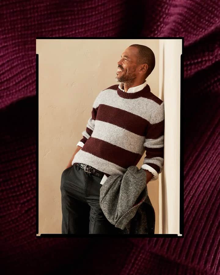 Banana Republic のインスタグラム：「Revel in luxurious, noble styles in Italian Merino sweaters. Discover our curated gifted guide via link in bio.」