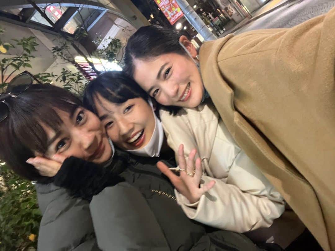 高嶋香帆のインスタグラム：「大好きなお二人と今年もお世話になりましたと、忘年会しました🥰 来年もしっかり目にお世話になる予定です🥰💓  #女子会 #女子会ディナー #東京グルメ #成城石井レストラン #忘年会 #忘年会シーズン」