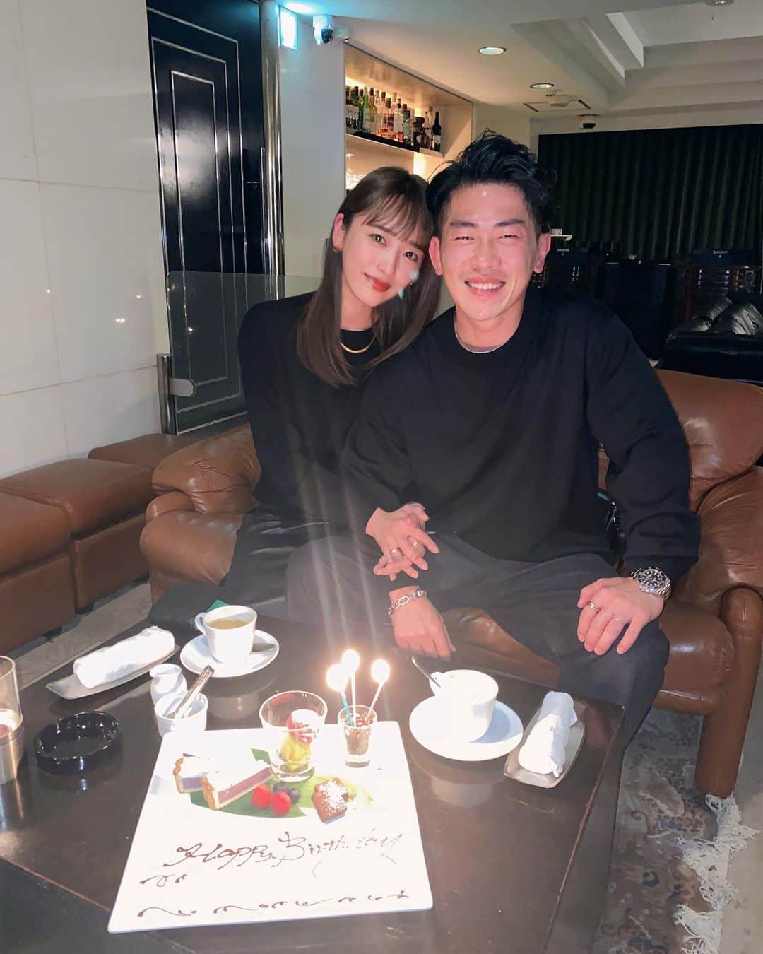 近藤千尋のインスタグラム：「2人で2人合同のお誕生日会🎂💕  ２時間でも、2人でご飯食べて お酒飲む時間って本当に貴重で大切☺️ 2杯で顔が真っ赤なわたしたち。笑  お誕生日プレートありがとうね🥺✨ とっしーも、毎年ありがとう🥺🤍 @yuu3984」